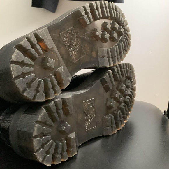 **SOLD** Dr Marten’s Sinclair platform distressed patent leather - Picture 6 of 6